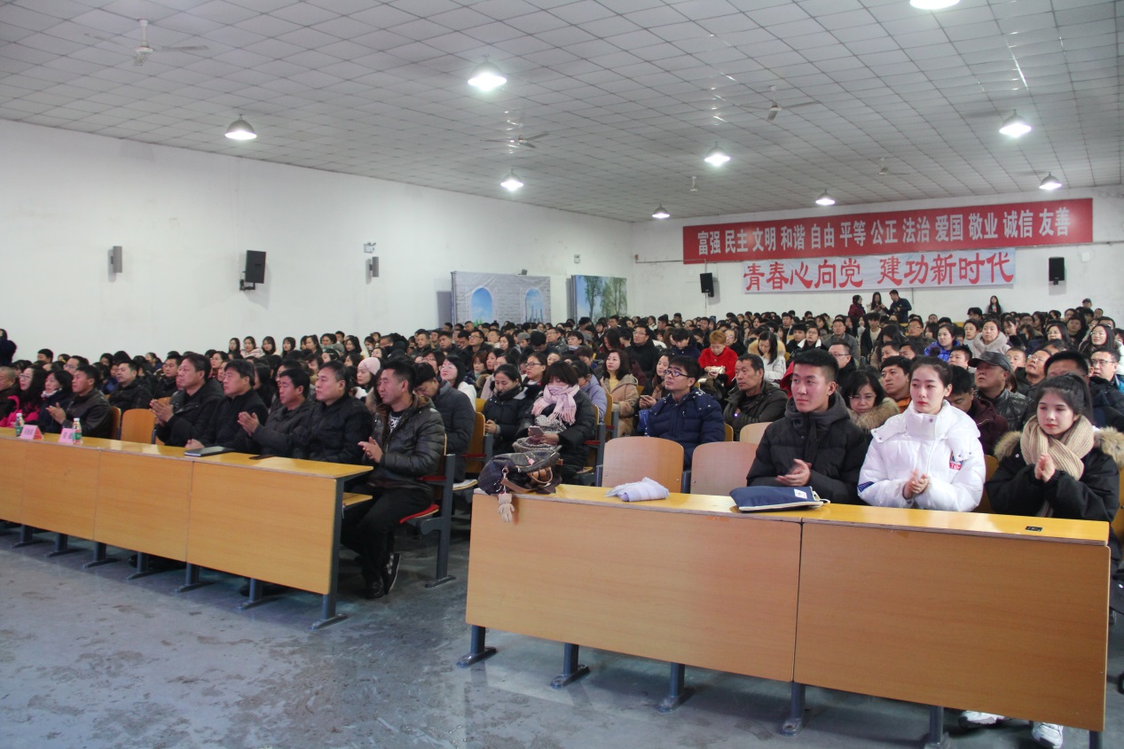 说明: F:\2019.11.22吴琼事迹报告会\IMG_1375.JPG