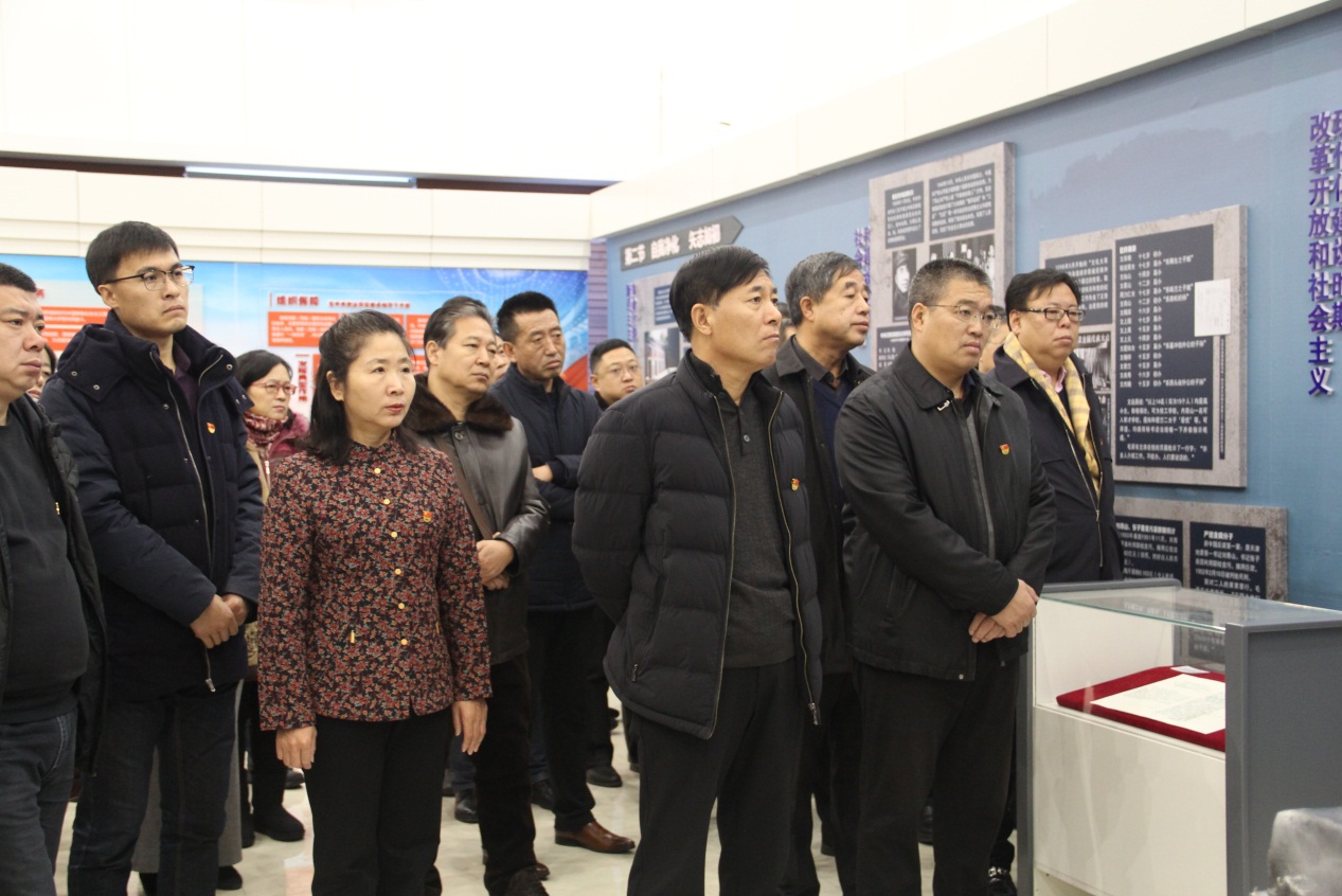说明: E:\照片视频\2019.11.28到市廉政教育基地参观学习\IMG_1756.JPG