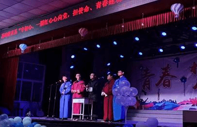 小学教育专业学生校迎新晚会上的精彩表演