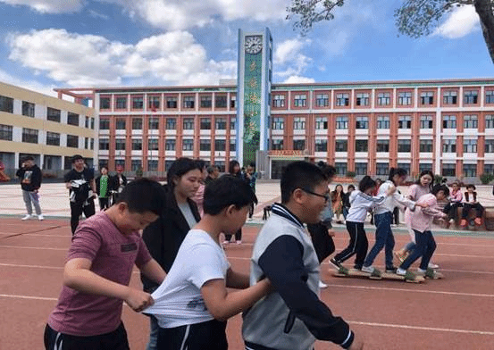 学生到民航路小学进行团体心理辅导活动
